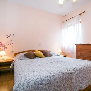 https://apartments-gracijela-near-rabac.in-istria.net